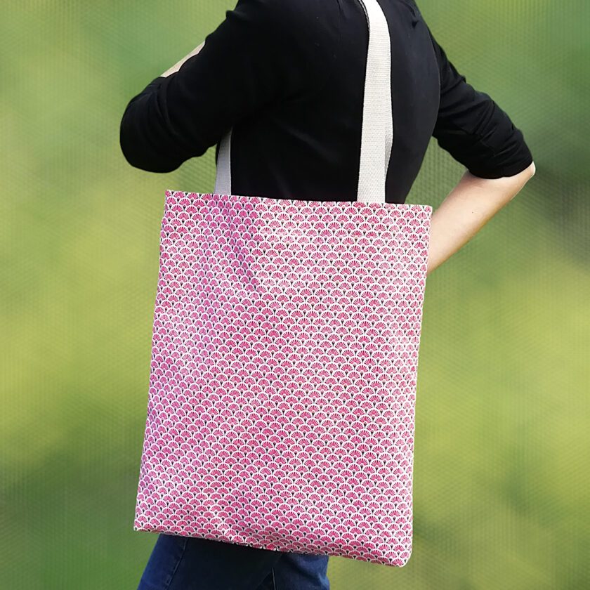 Creative Stardust.com - Form Essence tote bag collection - Red Fan Pattern