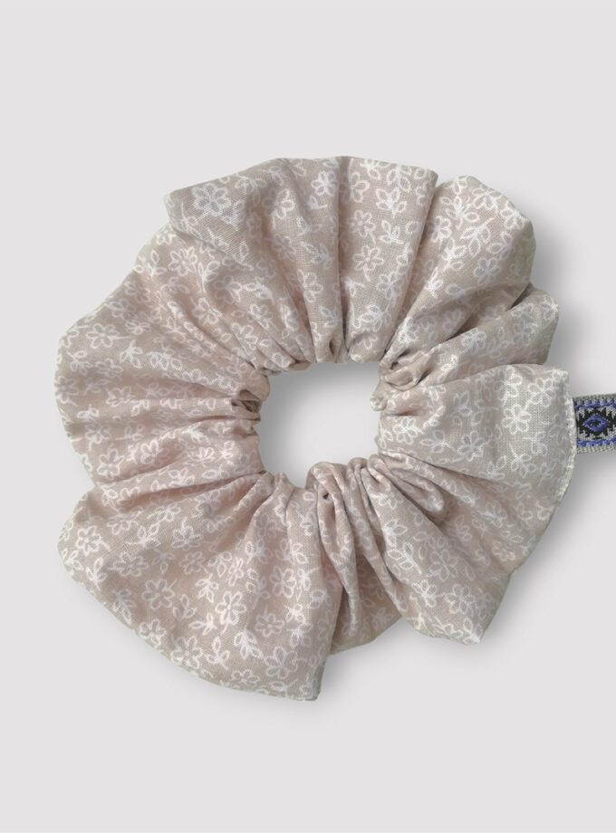 creative-stardust-scrunchie-beige-white-flowers2